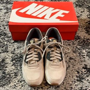 Nike Women Air Max 90 PRM Suede m, size 7.5